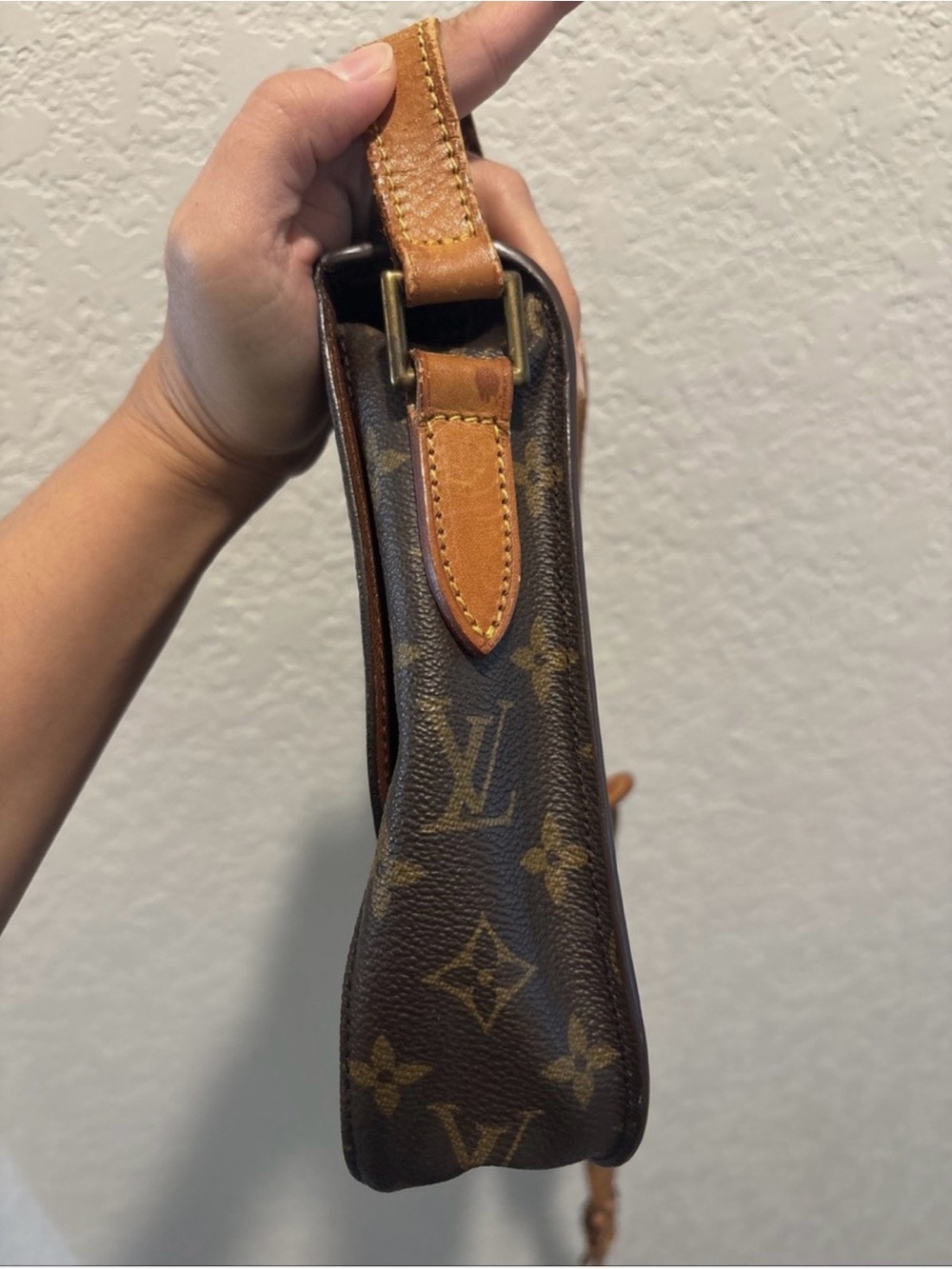 Louis Vuitton GM Saint Cloud Brown Monogram Crossbody Bag - Picture 3 of 14